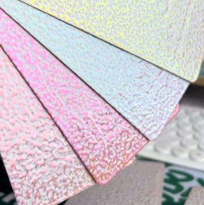 500時間の塩水噴霧試験と1000時間の湿度試験に耐える、ダイナミックカラーシフトハンマートーン粉体塗装